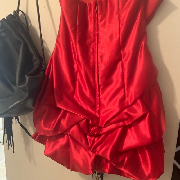 Prom dresses - Picture 4 of 7